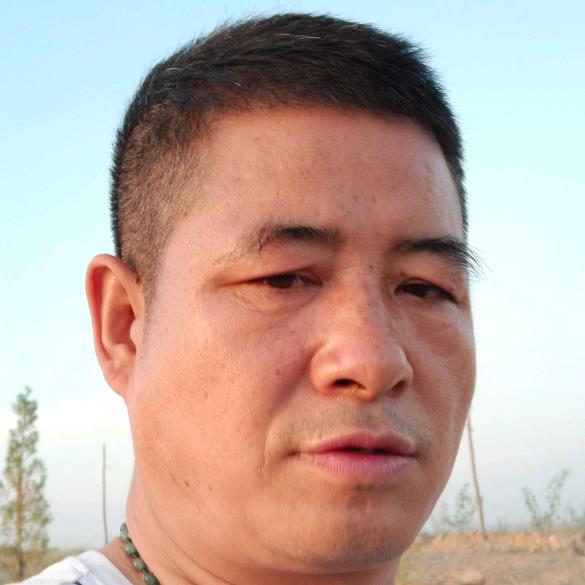 董新文