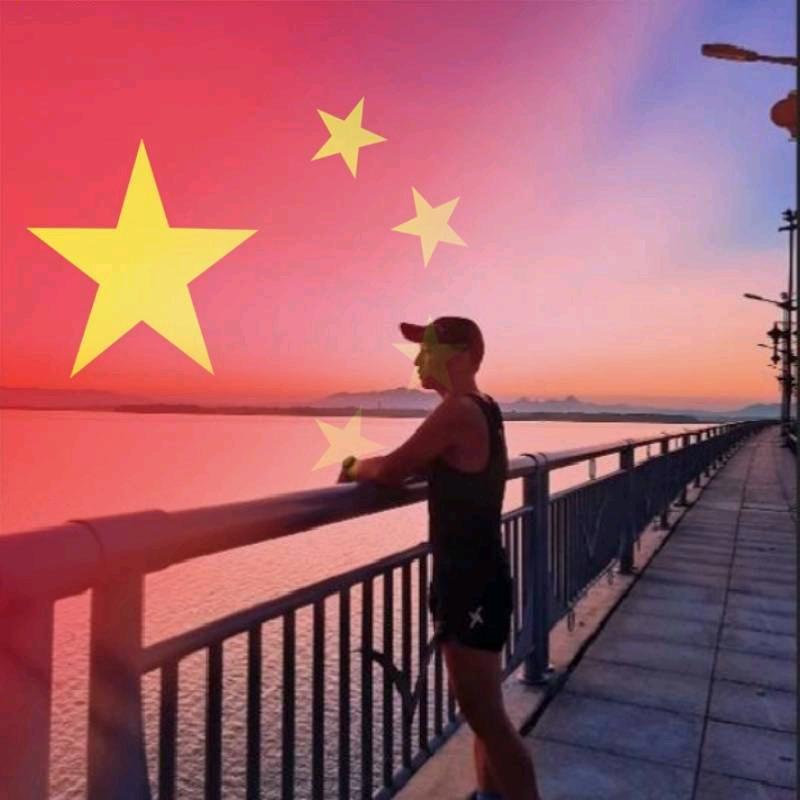 车轮不息（橱窗售卖各类跑步装备）