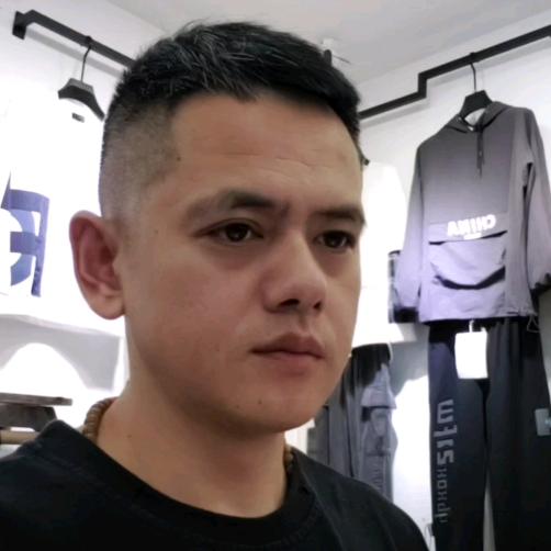 黑白配潮品男装