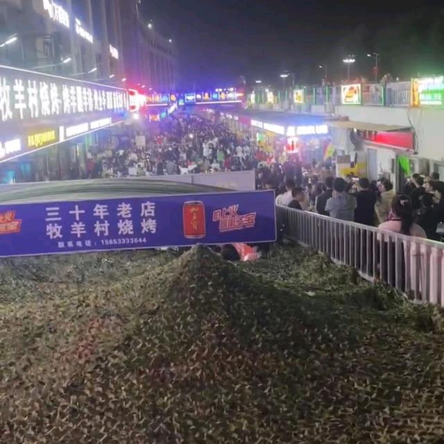 朝辞白帝彩云间