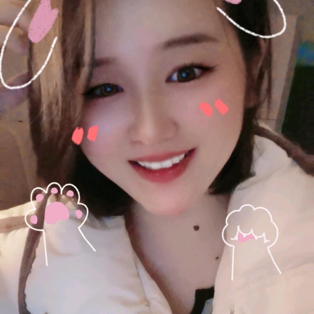 带酒窝的小女人