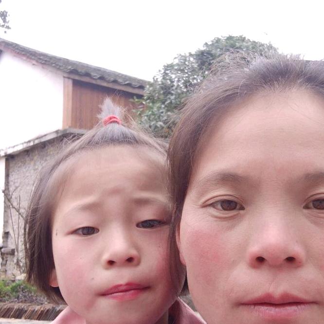 单亲妈妈   为四个小孩要得守护