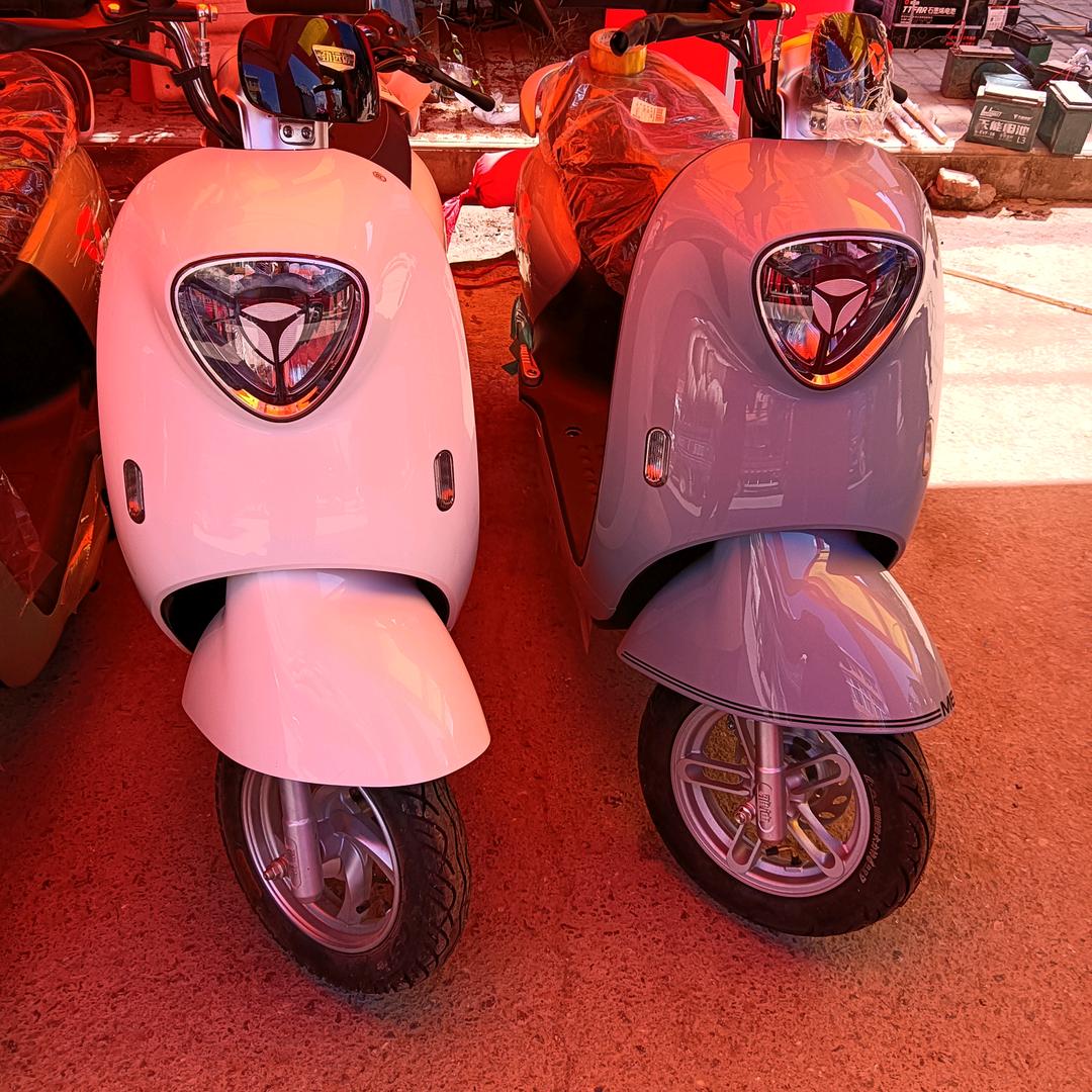 雅迪两轮车，三轮，四轮电轿