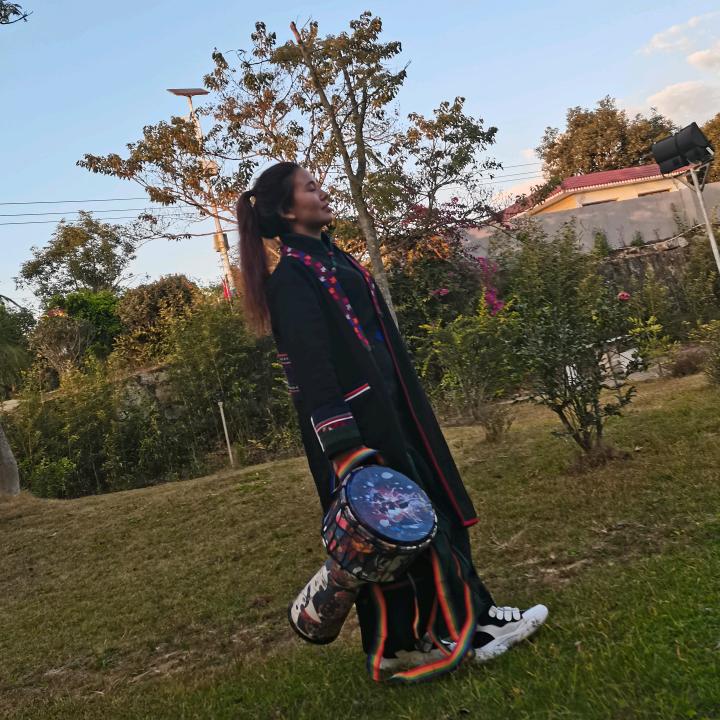 小美 彩色哈尼民族服装