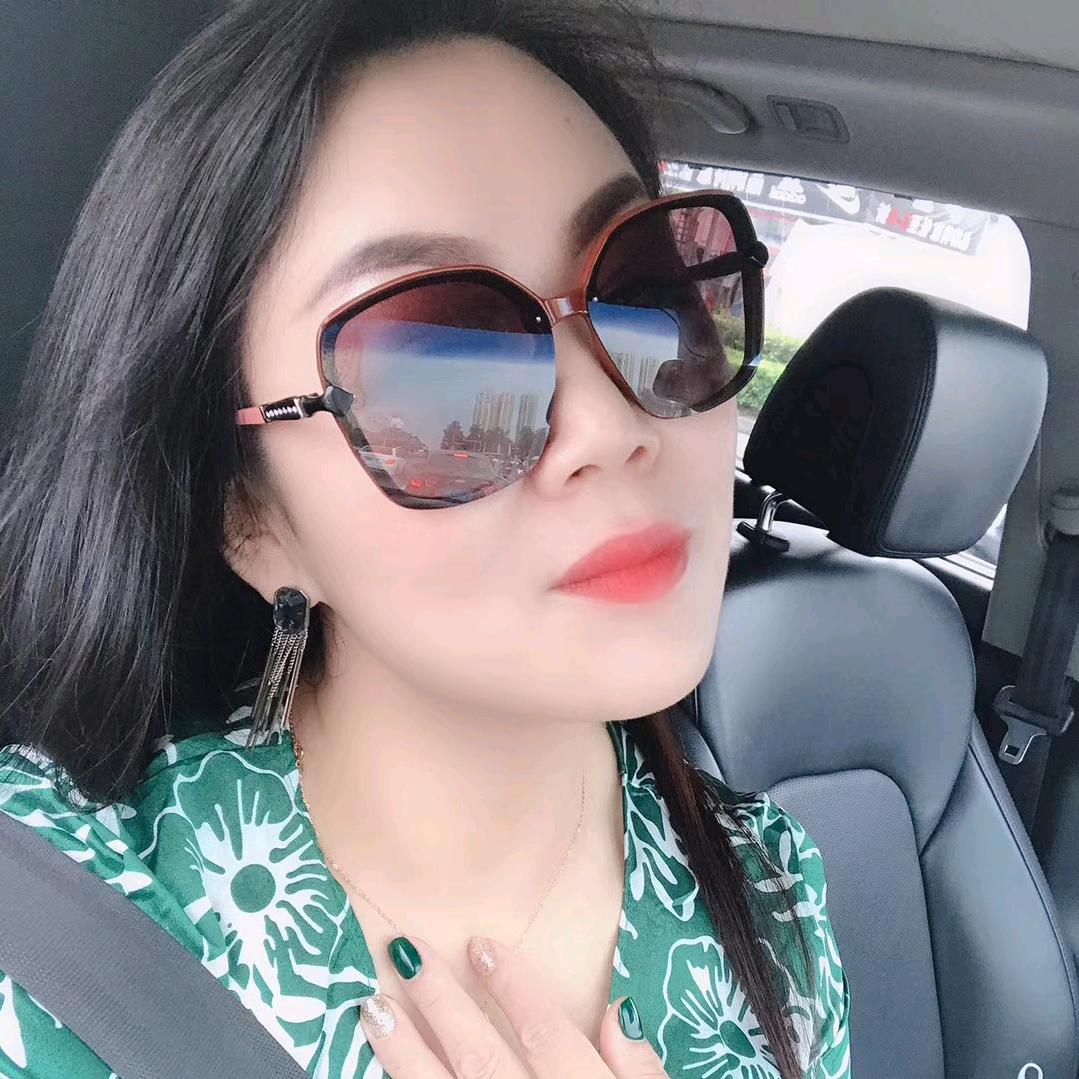 北海粤强瓷砖搬砖一姐（嘉妮）