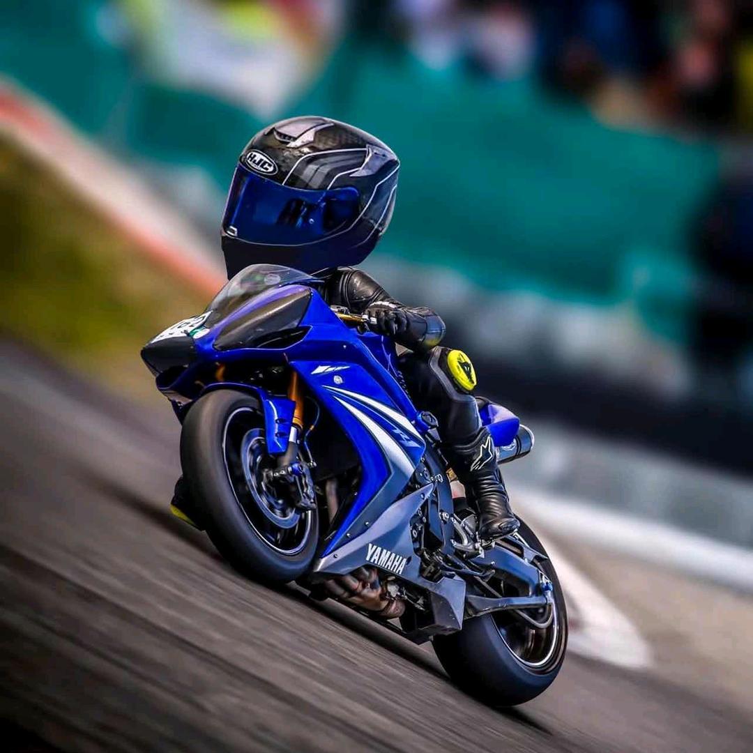 骑着摩托浪迹天涯