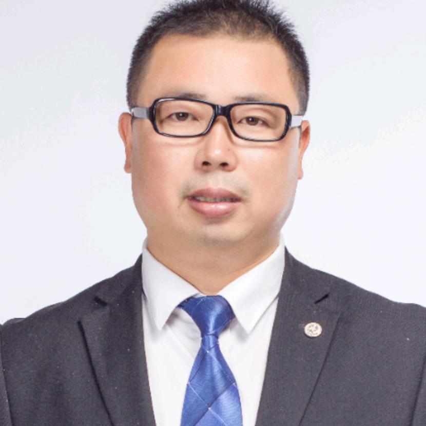 保险老兵一一梁雪平