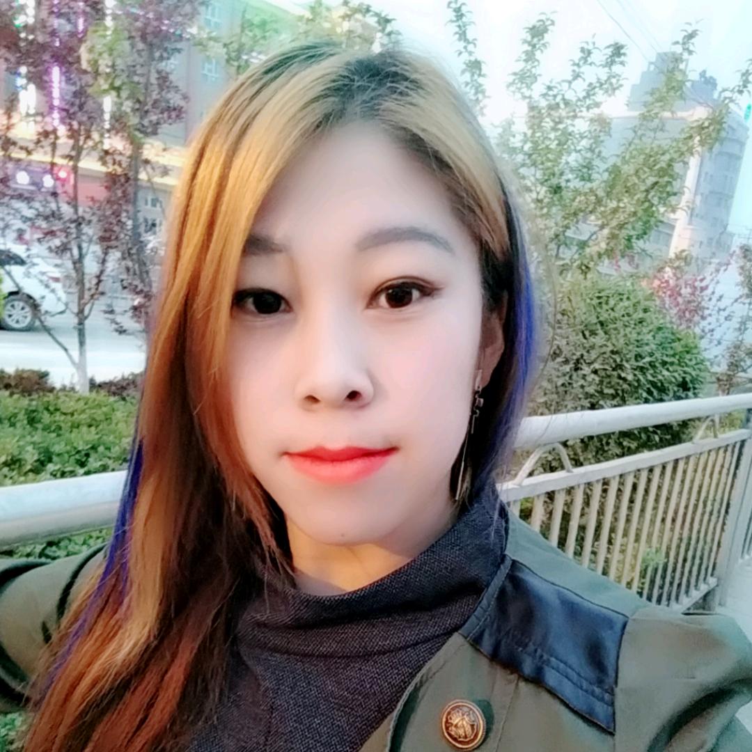 莉莉。