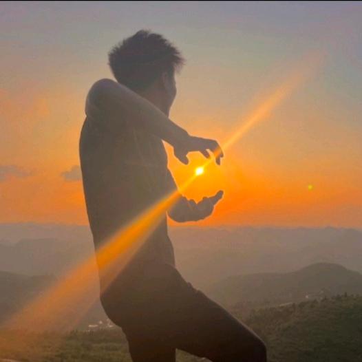 馮彡岁