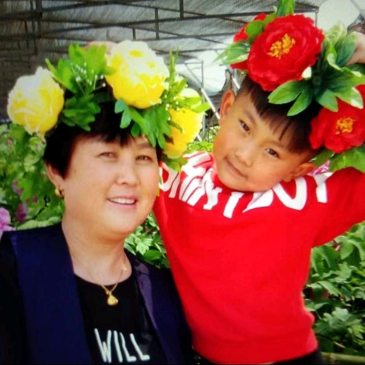 坚强幸福的老太婆