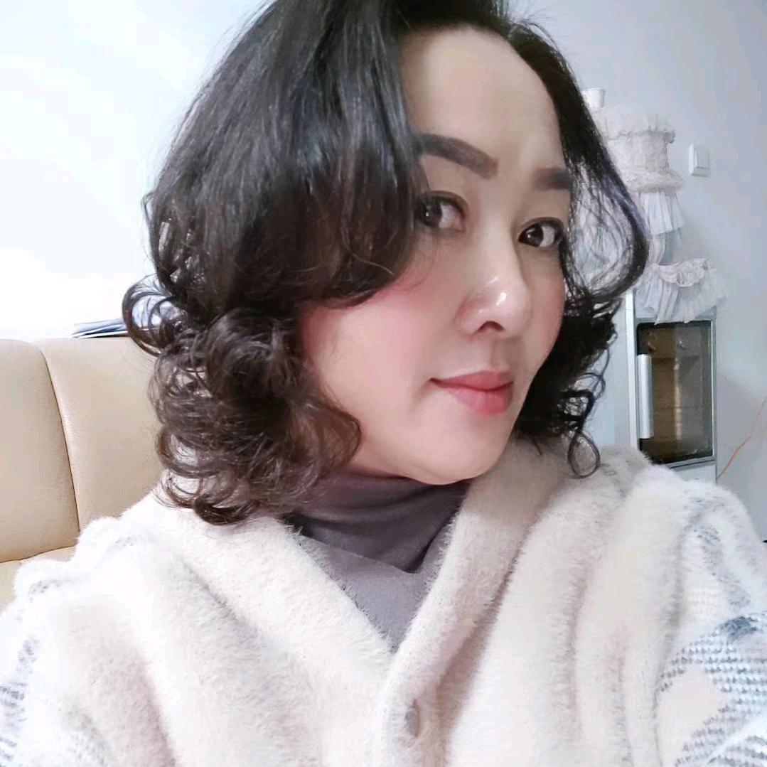 黄芳