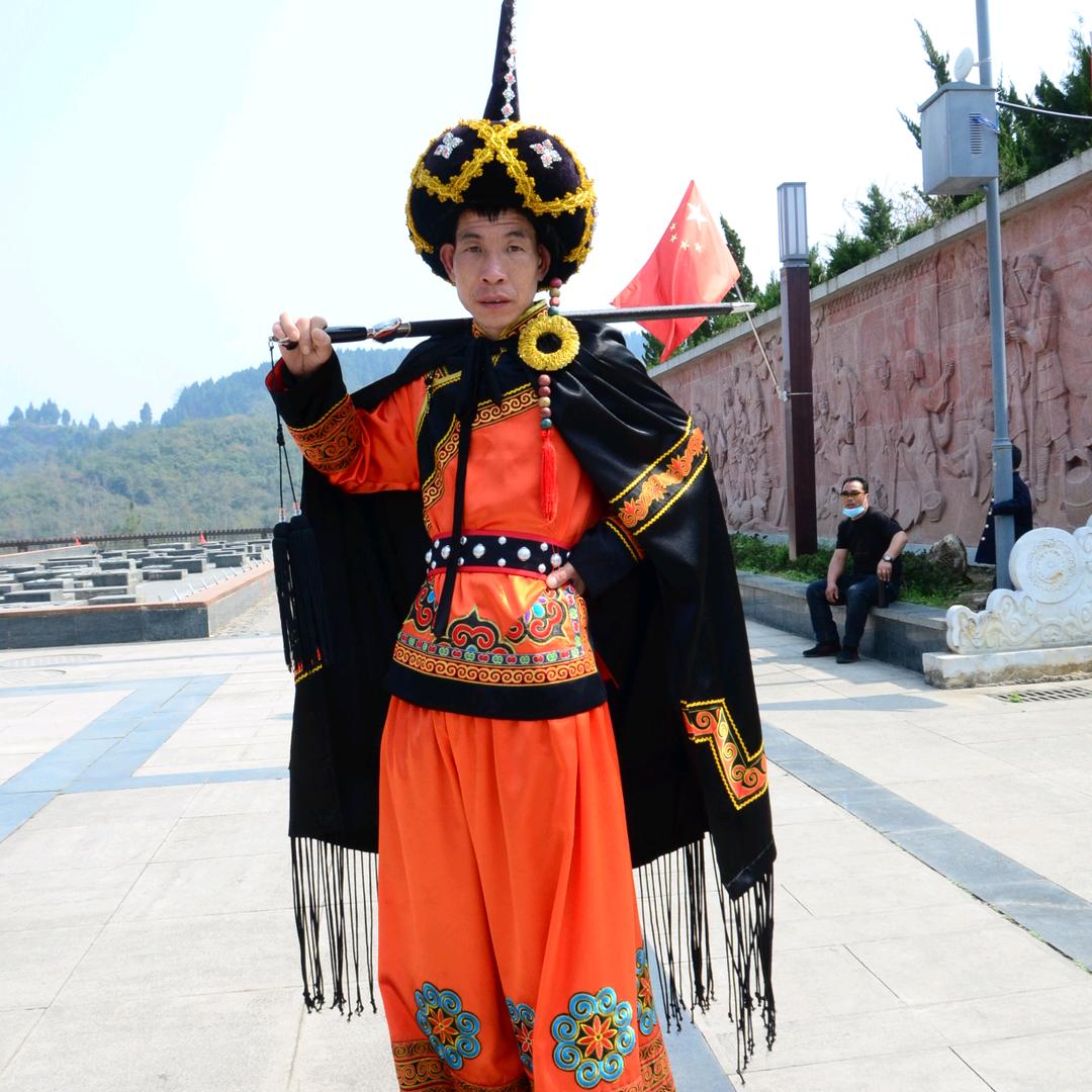 一半回忆一半继续，代销猪饲料。