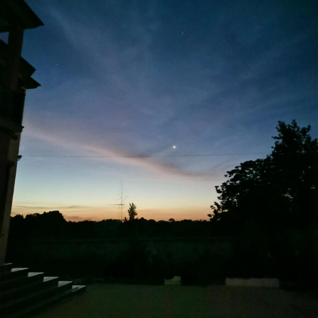 黎明前的天空
