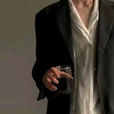 白衣牛仔小哥哥