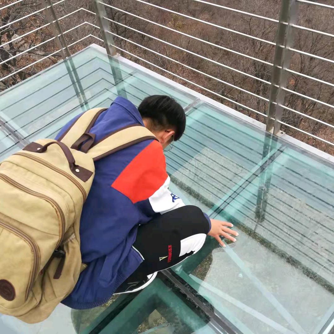 轻飘飘