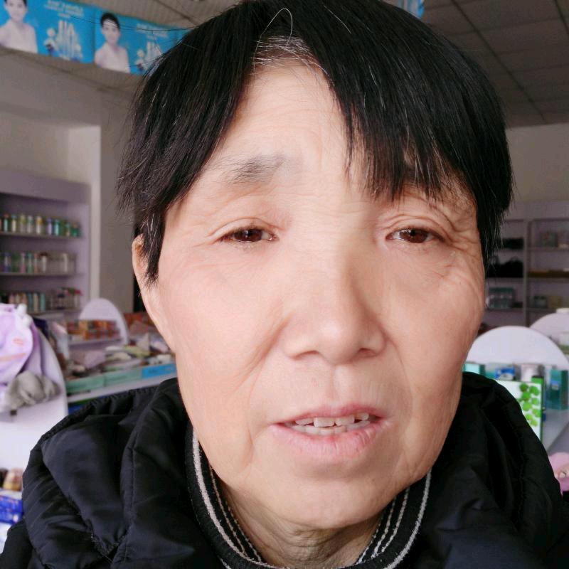 花甲老太爱手舞