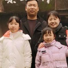以尔为荣  神采奕奕