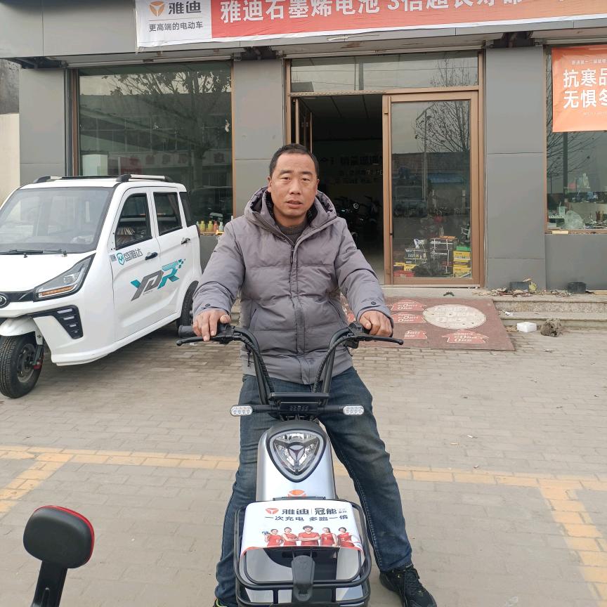 店子镇雅迪，福田，汉唐电动：轿车--路红