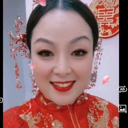 伊人芳笑