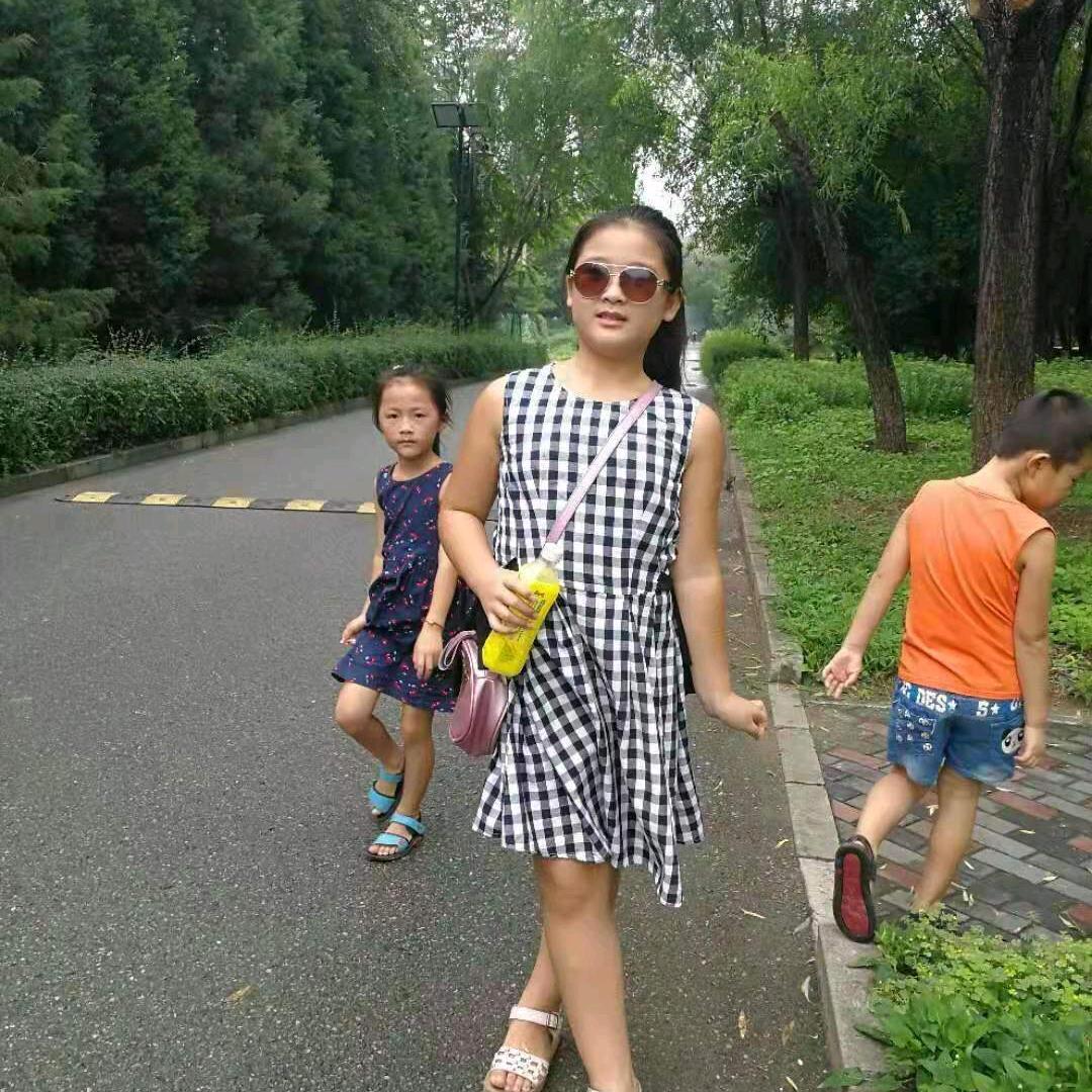奔跑在路上的人
