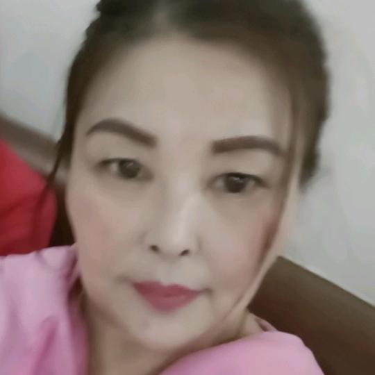 周尊鹅赠人玫瑰，手留余香