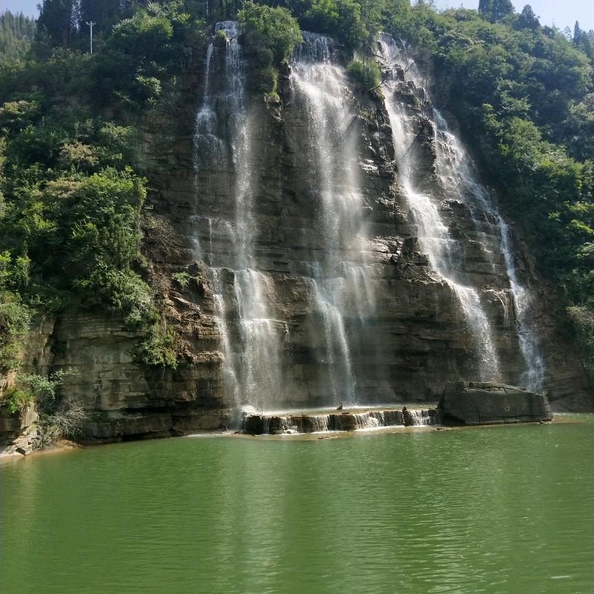 凭栏听风雨