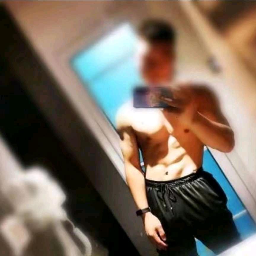 185黑皮纯情男大体育生
