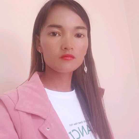 心伤的女人。