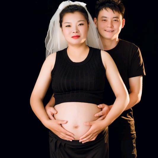 九零后修车小夫妻