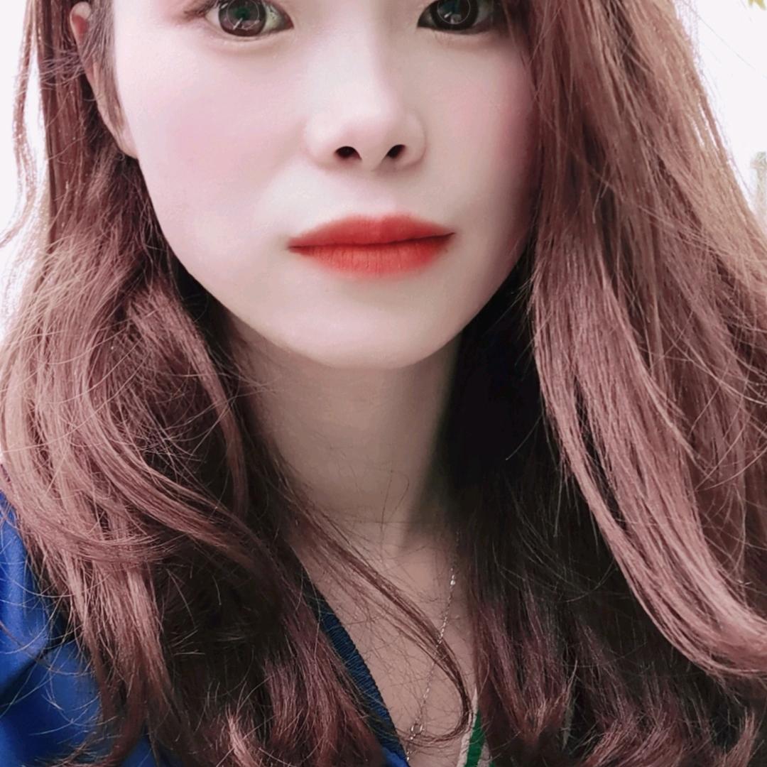 霓诗云