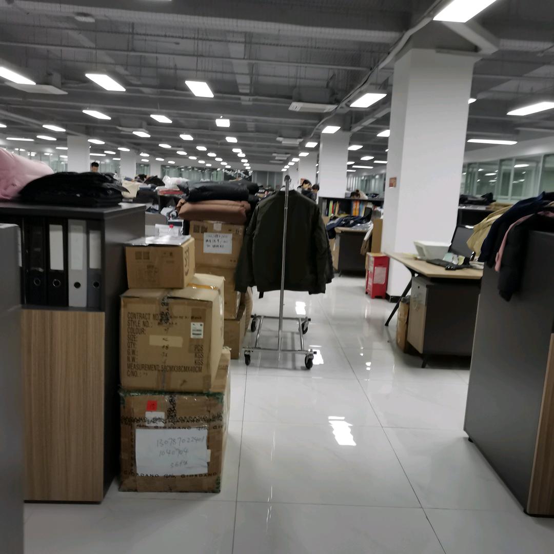 深圳市龙岗区衣恋服饰商行