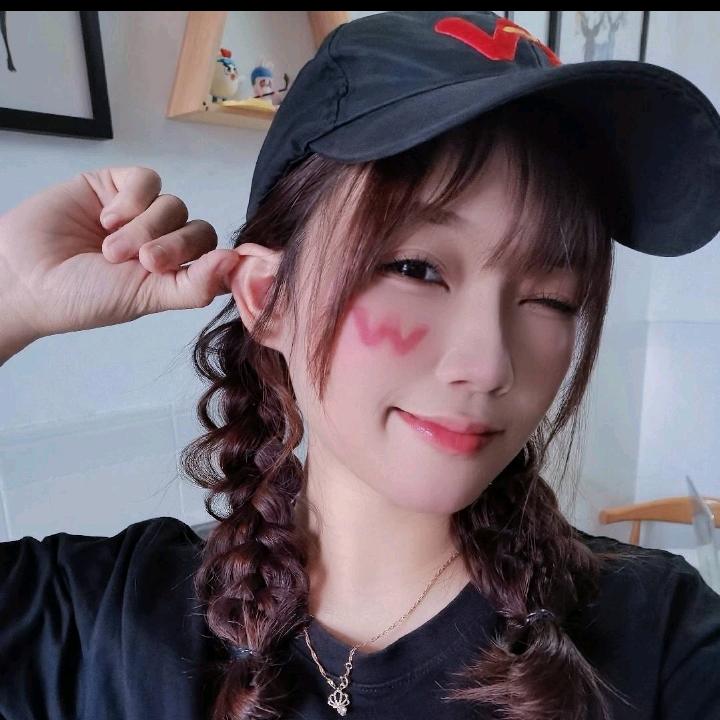 华莱士-李珊珊