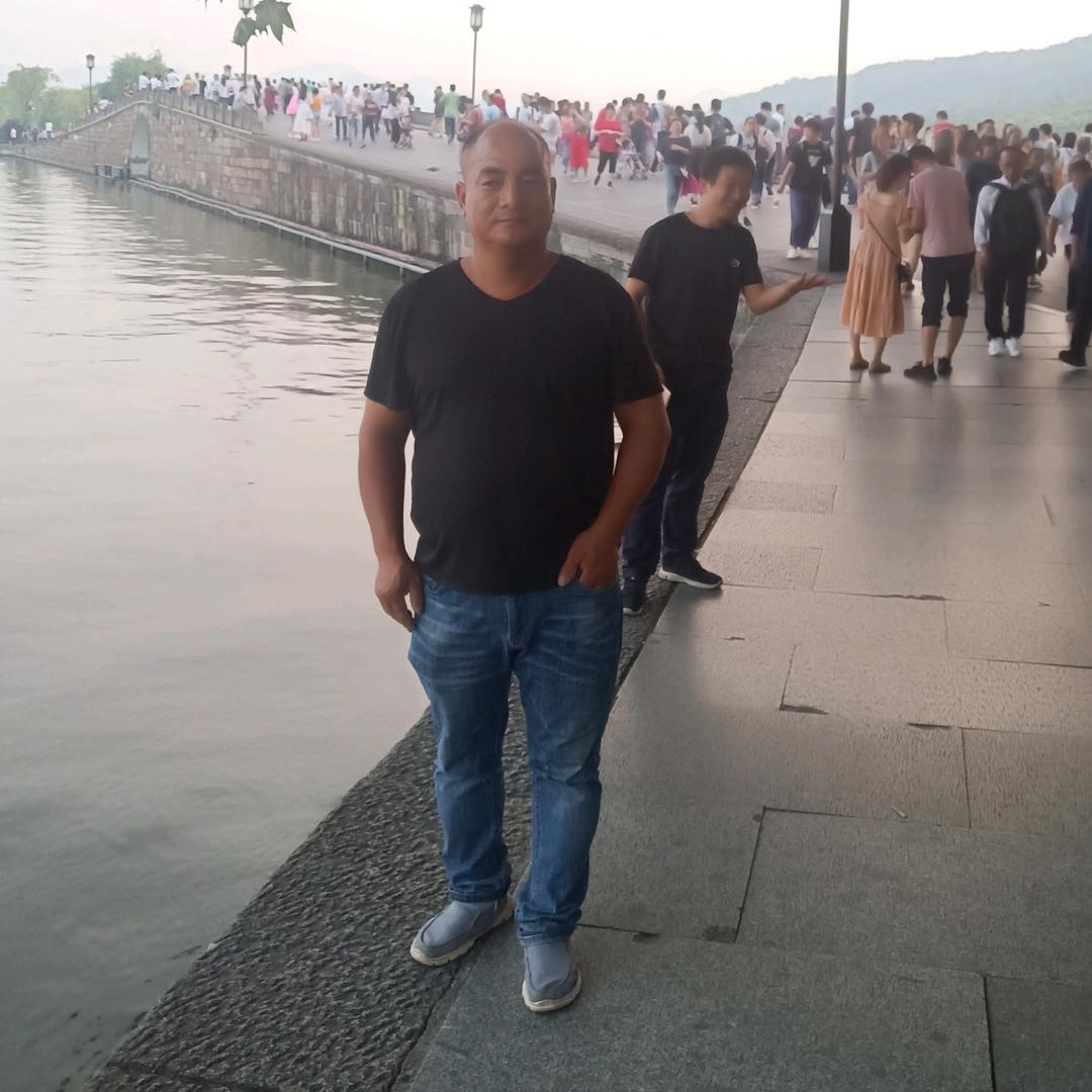 翩翩起舞