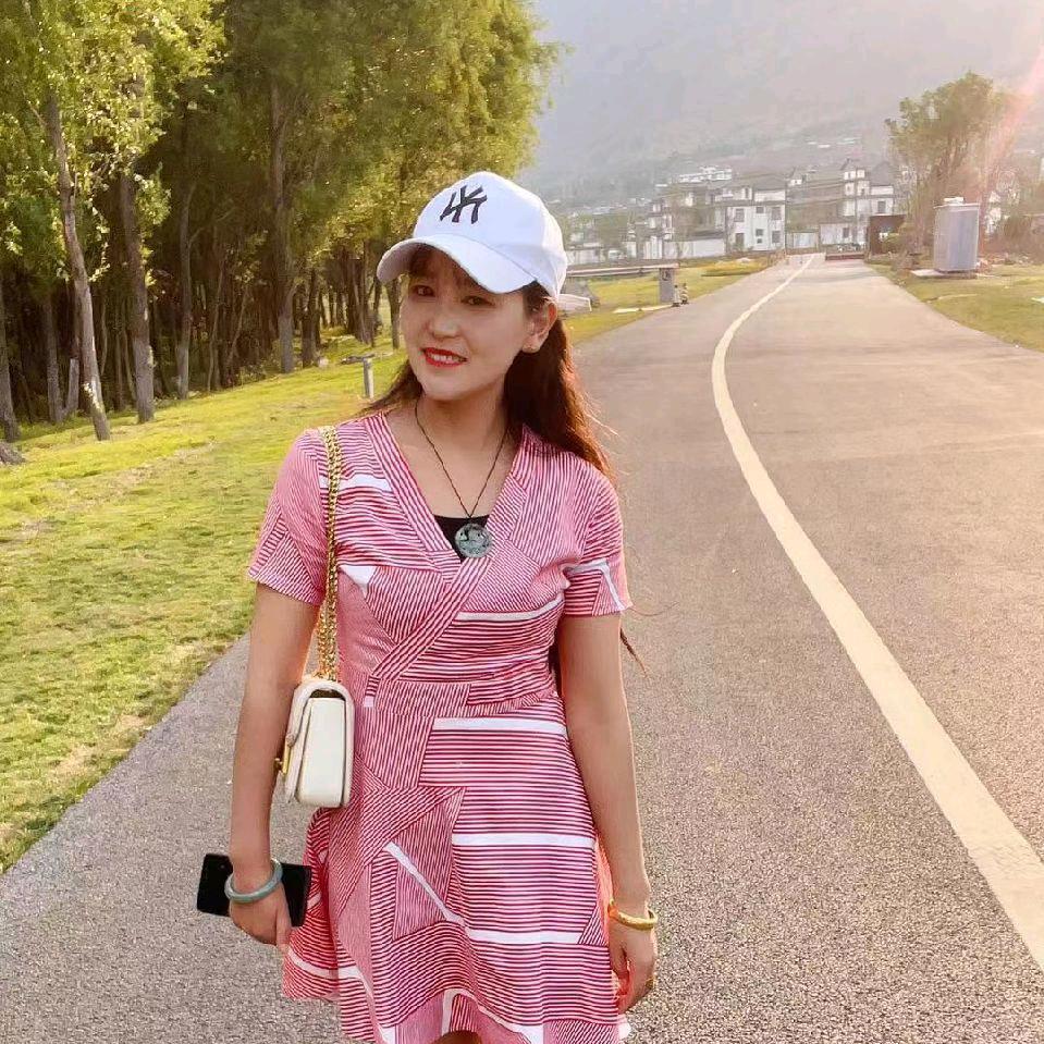 小桃🍒  中老年服饰👚十翡翠店😊