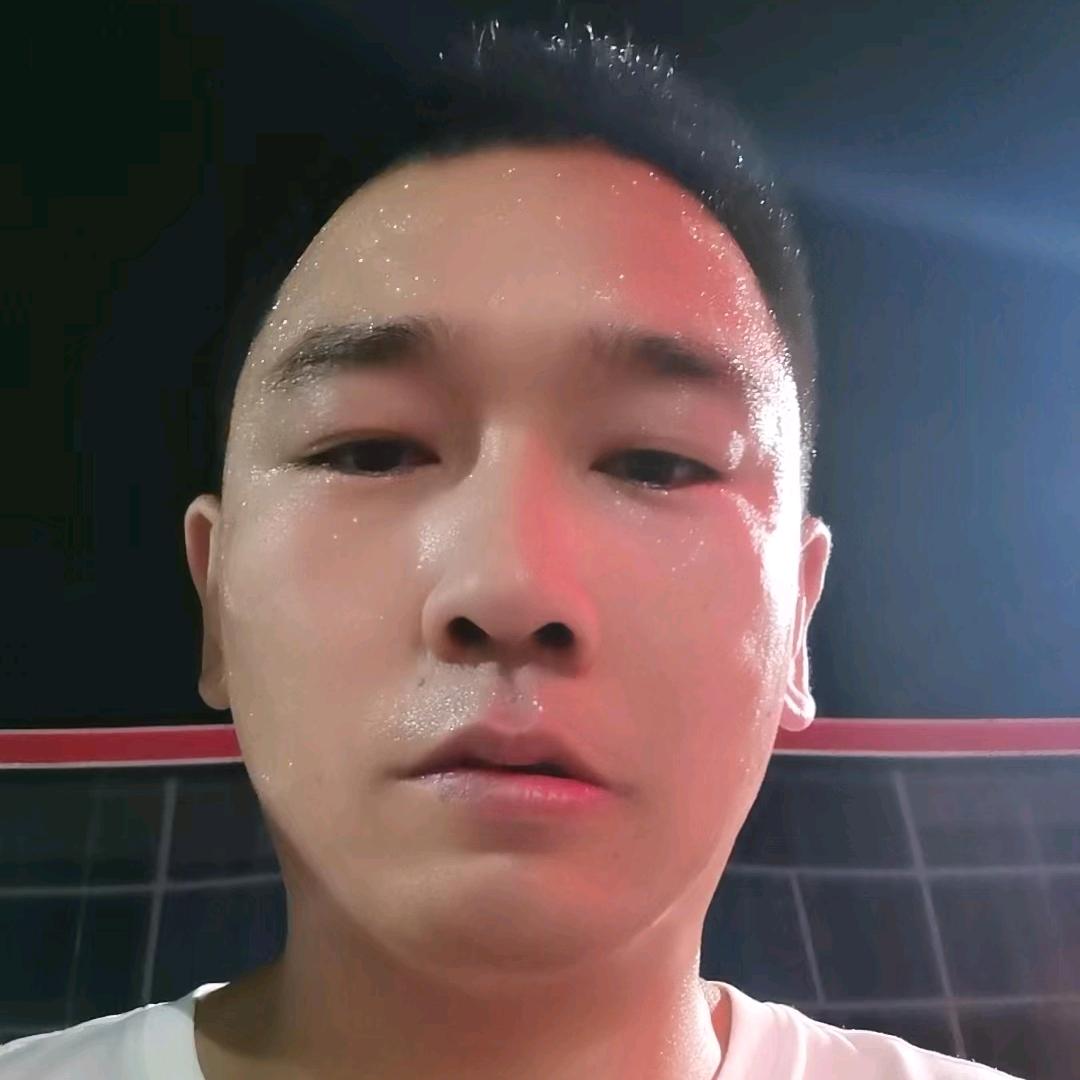 小何不服输