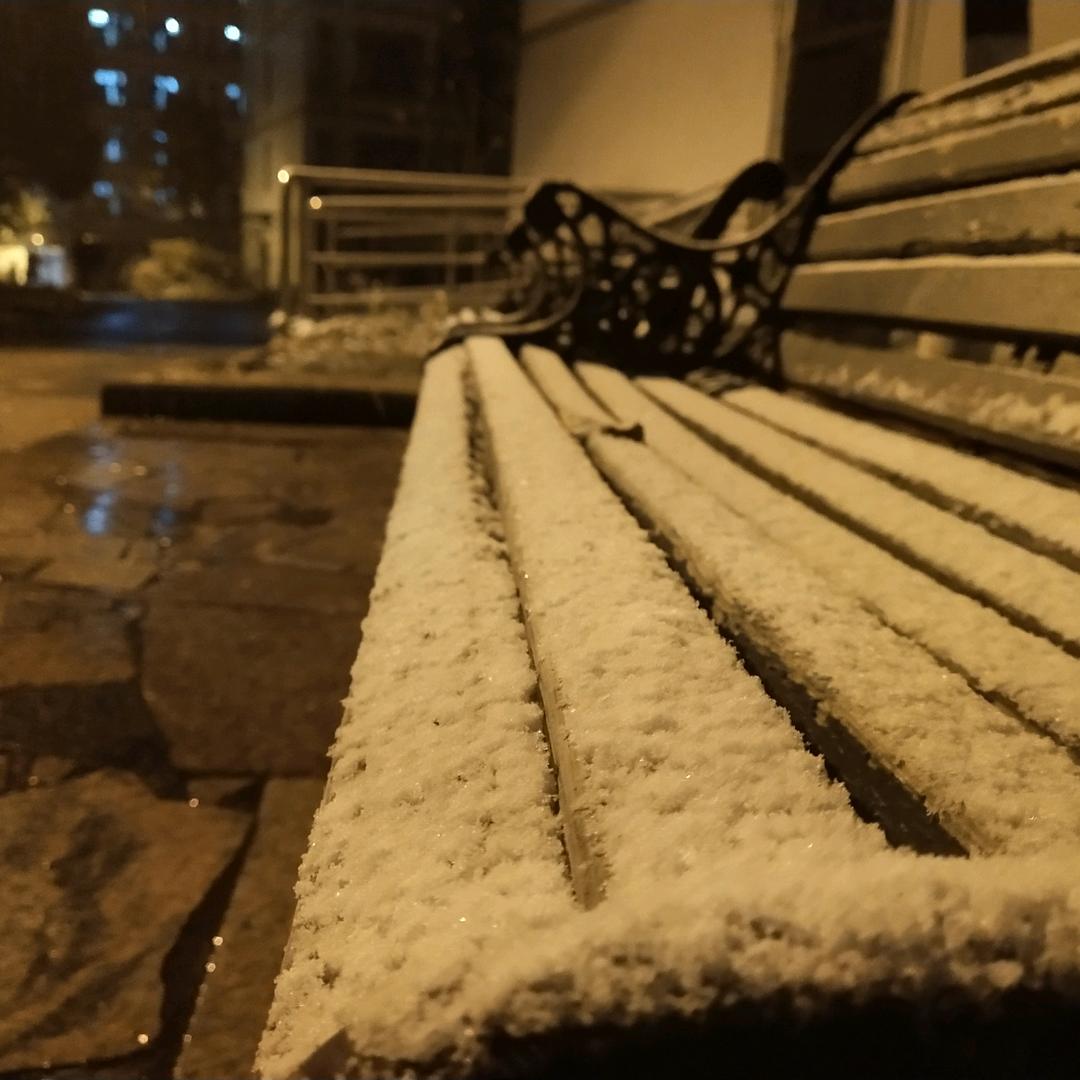 怪兽啊呜┗|`O′|┛ 嗷~~