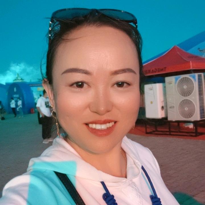 孟根其其格