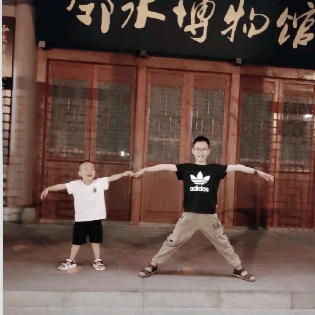 娜Nian娜Yue.