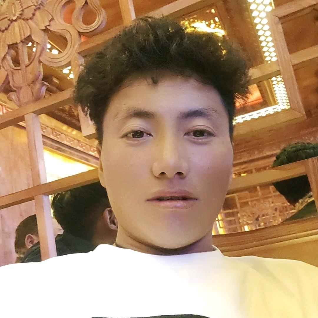 昌都小伙木匠  顿次。