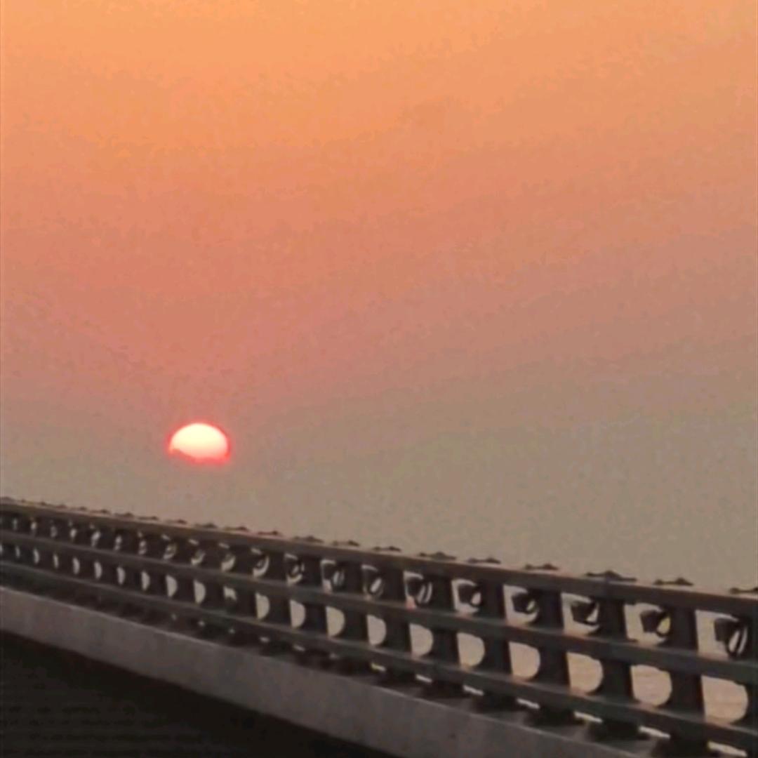 海里的船