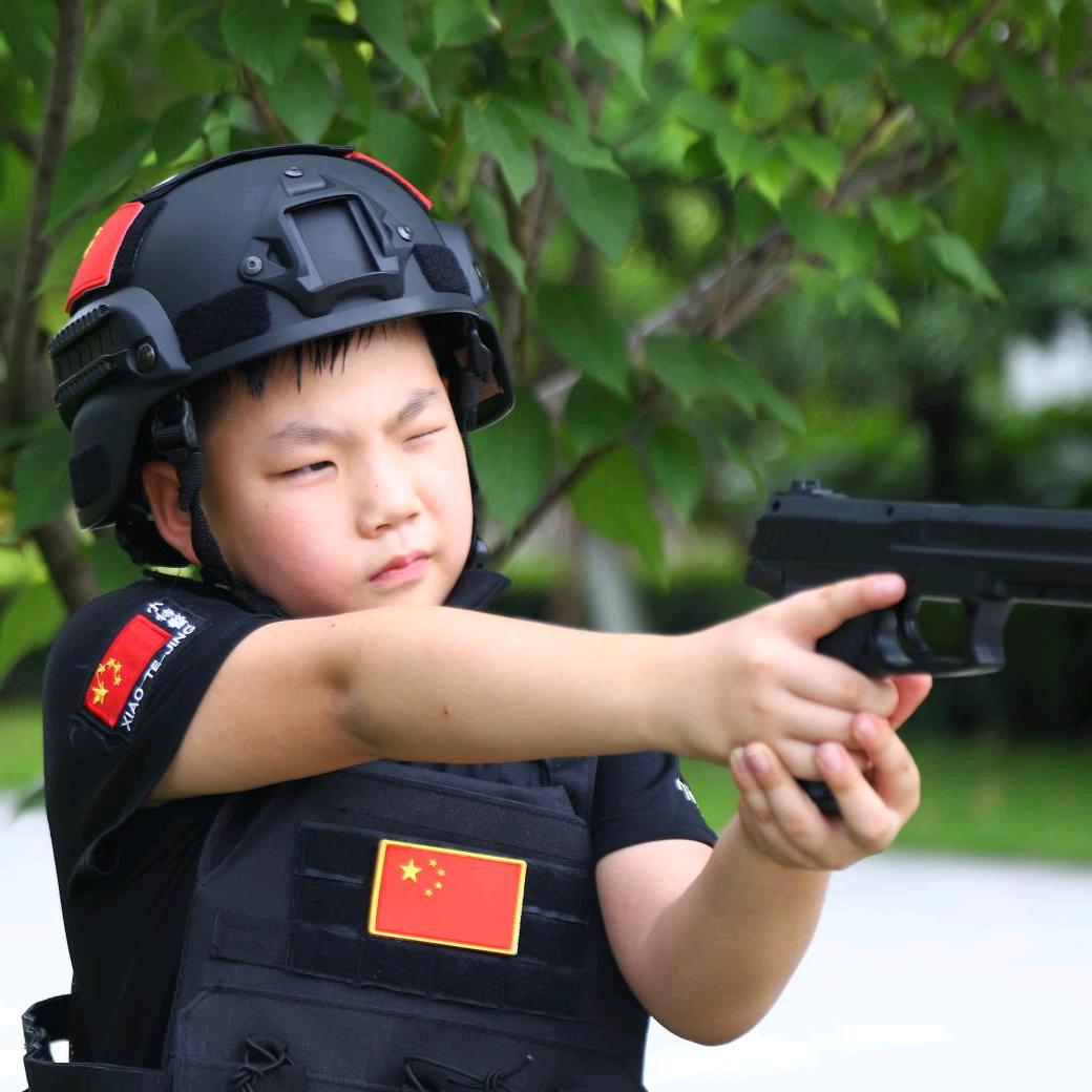 某某