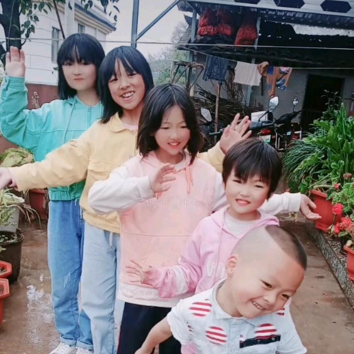 孔家四千金+1少爷