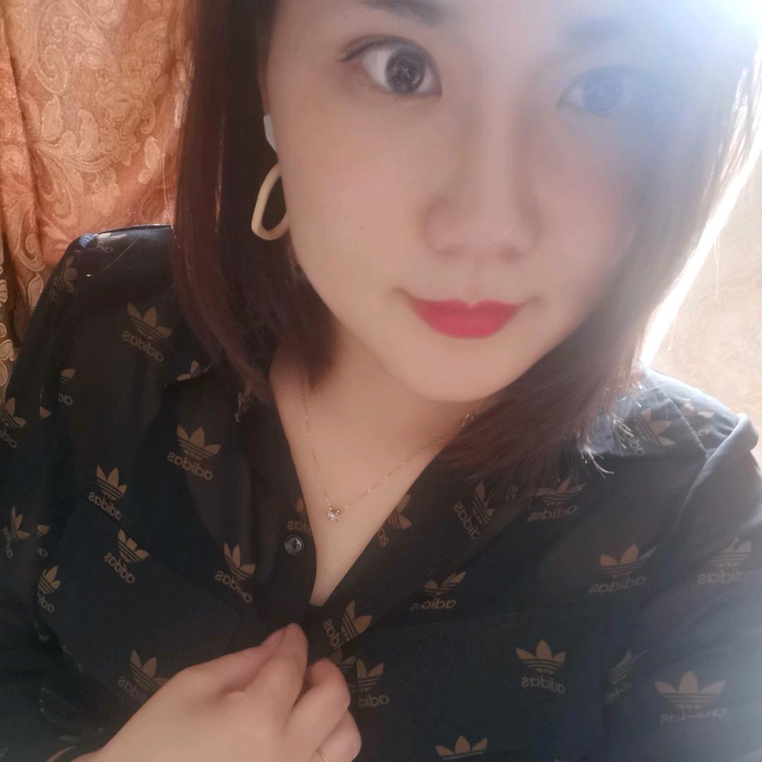 大脸猫爱吃鱼。