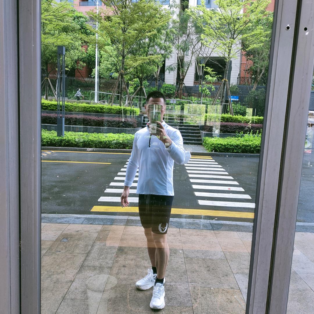 红马甲餐厅 李懋