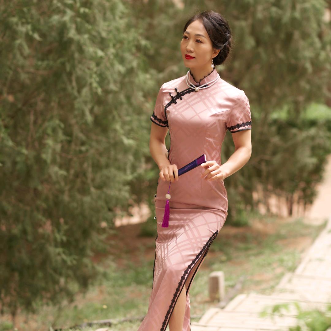 在水一方（旗袍形体）