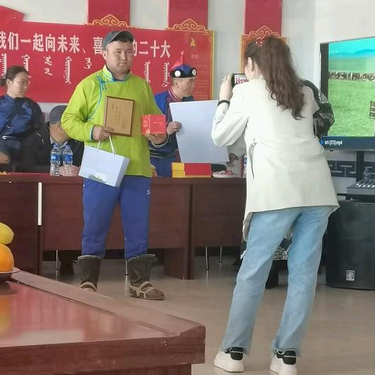 阿拉腾那木热