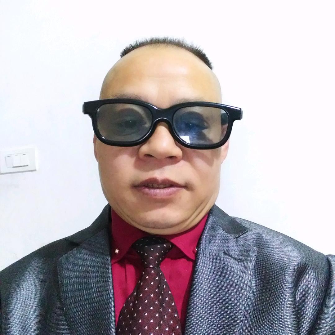 帅气小哥。