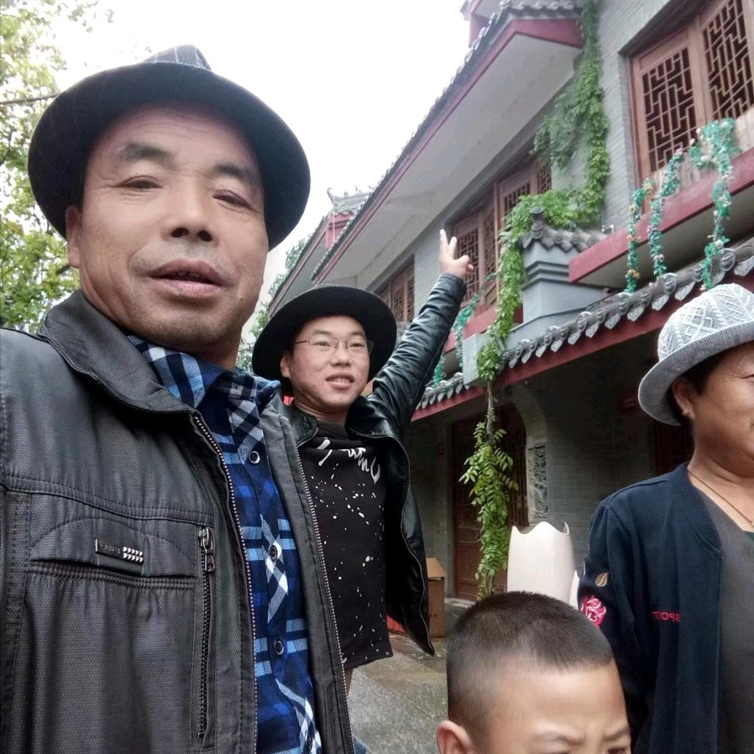开心的养猪人