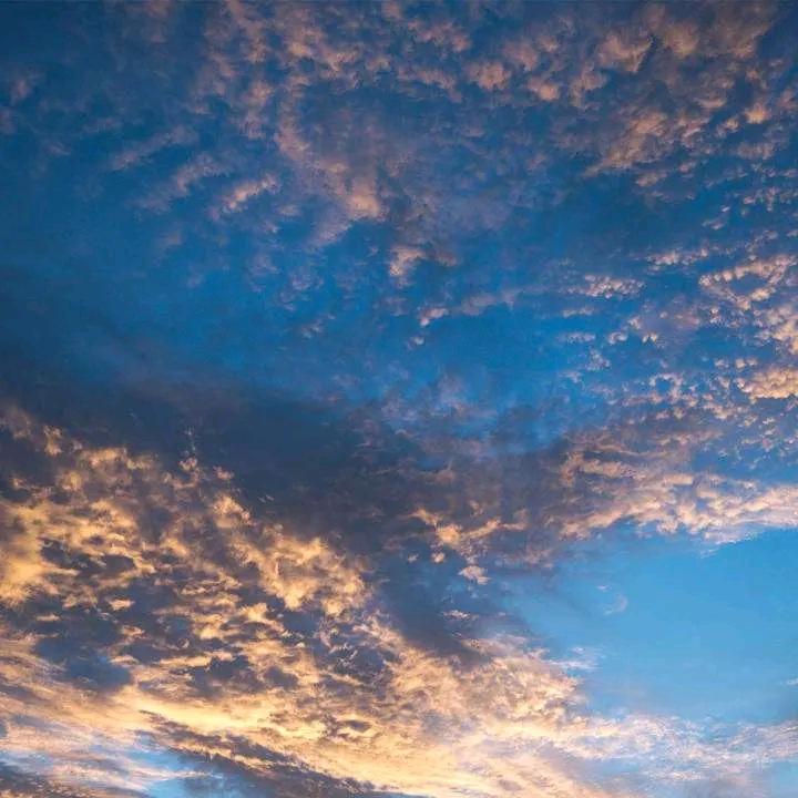 蓝色的天空〈黔天下〉