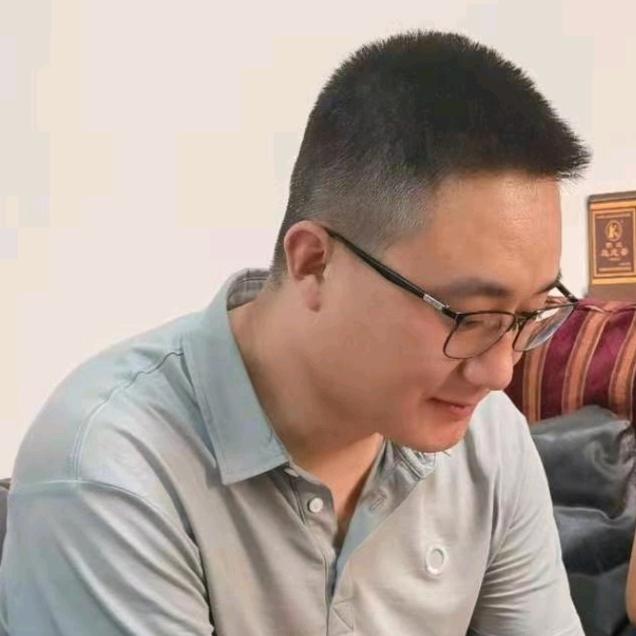 RoyLyon梁闷龙